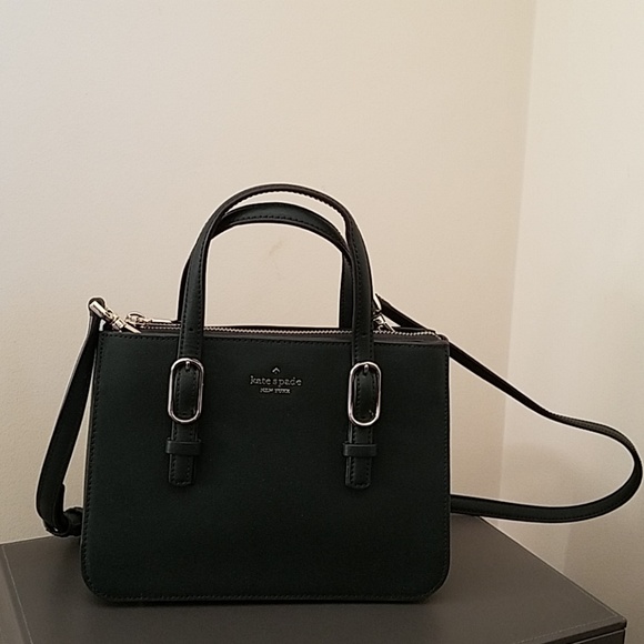 Kate Spade envelope shape crossbody purse. - Picture 1 of 6